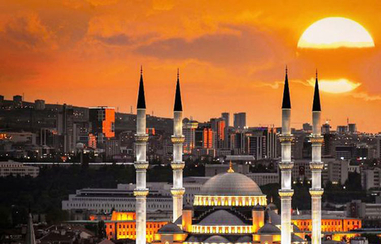 তুরস্কে সাড়ে ১৭ ঘণ্টা রোজা : মুসলিমপ্রধান দেশ তুরস্কেও গরমকালে রোজা রাখতে হয় খুব কষ্ট করে। এবার সেহরির প্রায় সাড়ে ১৭ ঘণ্টা পর ইফতার করতে হচ্ছে ধর্মপ্রাণ মুসলমানদের।