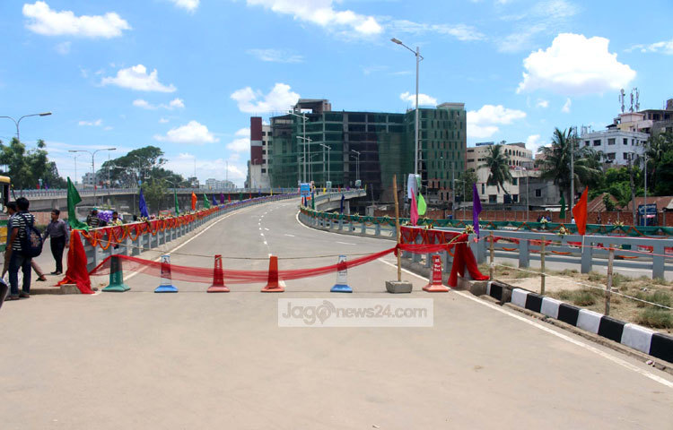 রাজধানীর যানজট কমাতে রামপুরা-বনশ্রী ও বাড্ডার সংযোগ সড়কে হাতিরঝিল প্রকল্পের সাউথ ইউলুপ নির্মাণ করা হয়েছে। ছবি : বিপ্লব দিক্ষিৎ।