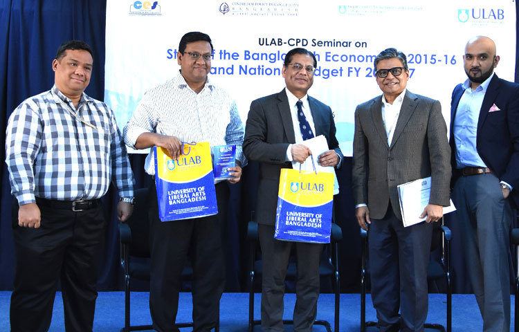 অনুষ্ঠান শেষে প্রধান অতিথির সঙ্গে গ্রুপ ছবি তোলা হয়।&nbsp;