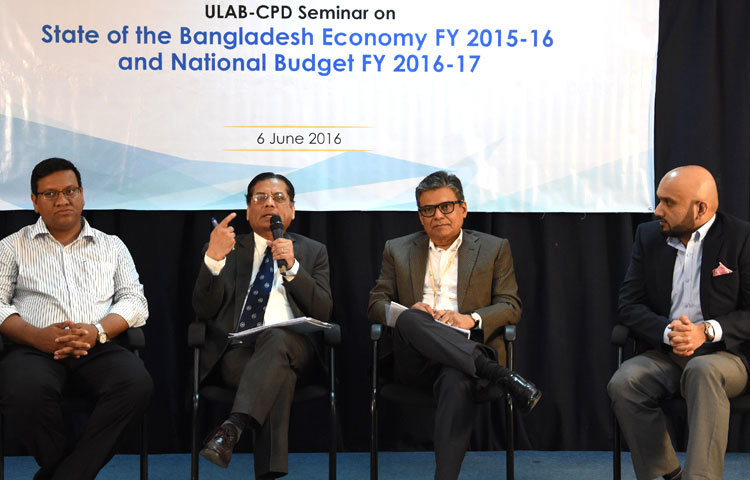 প্রশ্নোত্তর পর্বে চলছে। এতে বক্তারা বিভিন্ন প্রশ্নের মুখোমুখী হন।