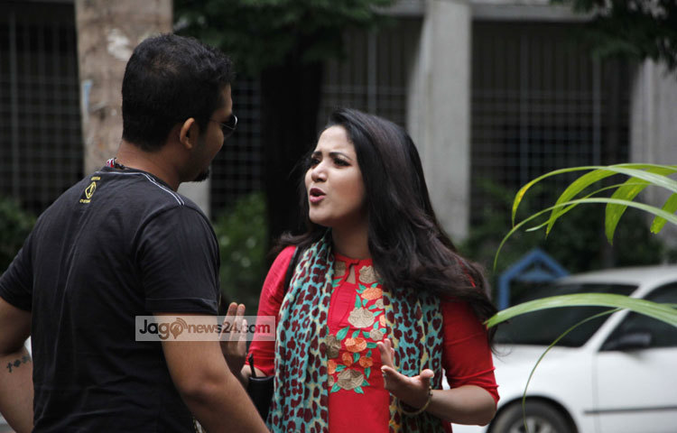 আওরঙ্গজেবের রচনায় &lsquo;দ্য লাস্ট চ্যাপ্টার&rsquo; নাটকটি পরিচালনা করেছন কৌশিক শংকর দাস। এতে আরো অভিনয় করেছেন রজত ও আলভী। ছবি : মাহবুব আলম।