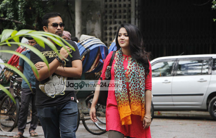 রাজধানীর উত্তরা, ঢাকা বিশ্ববিদ্যালয় ক্যাম্পাসে এরই মধ্যে নাটকটির শুটিং সম্পন্ন হয়েছে। ছবি : মাহবুব আলম।