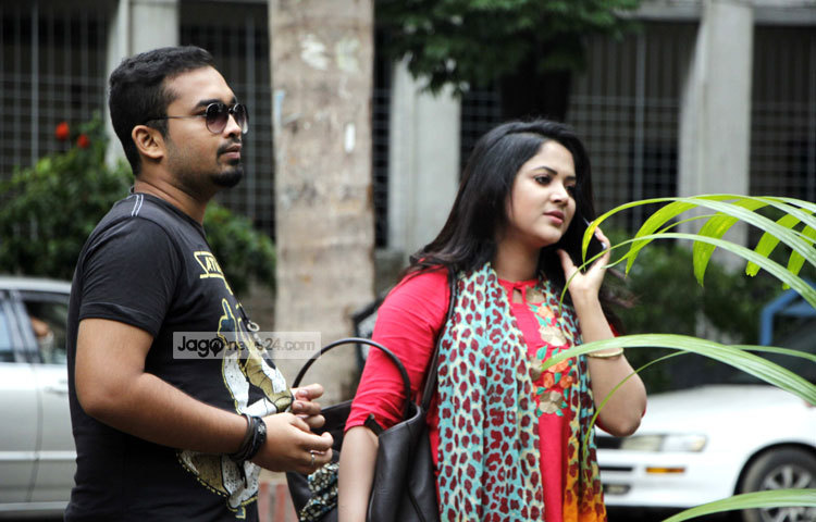 দৃকের পরিবেশনায় পিআর প্রডাকশনের ব্যানারে নির্মিত &lsquo;দ্য লাস্ট চ্যাপ্টার&rsquo; নাটকটি ঈদ অনুষ্ঠানমালায় চ্যানেল নাইনে প্রচারিত হবে বলে নির্মাতা জানান। ছবি : মাহবুব আলম।