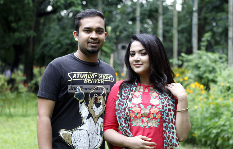 নাটকটি প্রসঙ্গে ঊর্মিলা বলেন, &lsquo;বর্তমানে বেশ কয়েকটি নাটকে কাজ করছি। দ্য লাস্ট চ্যাপ্টার এর অন্যতম। তাছাড়া কৌশিক দাদা খুব মেধাবী নির্মাতা। আশা করছি নাটকটি সকলের কাছে ভালো লাগবে।&rsquo; ছবি : মাহবুব আলম।