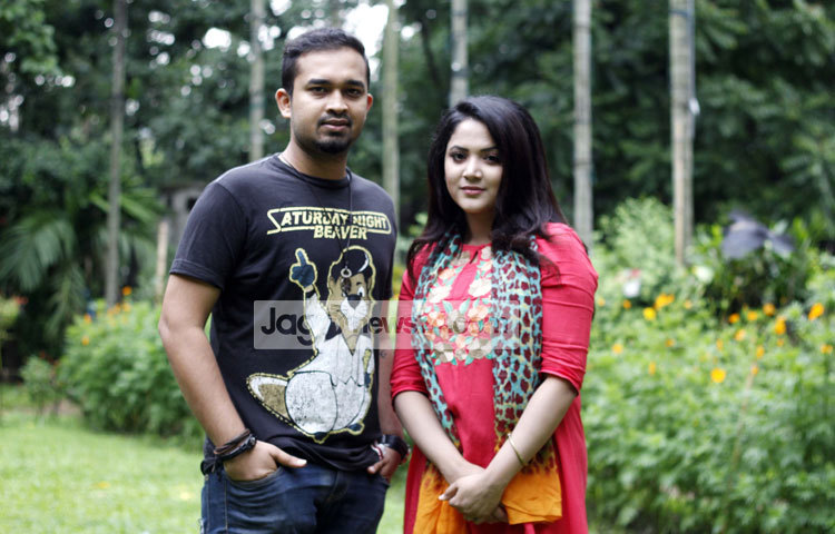 শুটিংয়ের সময়ে ফটোশুটে ঊর্মিলা। ছবি : মাহবুব আলম।