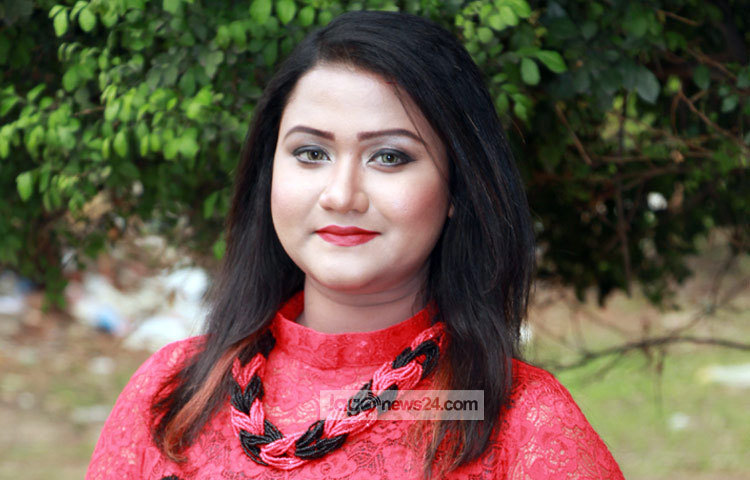 ঝিলিক ২০০৮ সালে চ্যানেল আই সেরাকণ্ঠ নির্বাচিত হওয়ার পরেই মিডিয়া অঙ্গনে পথ চলা শুরু করেন। ছবি : এসডি প্রিন্স।