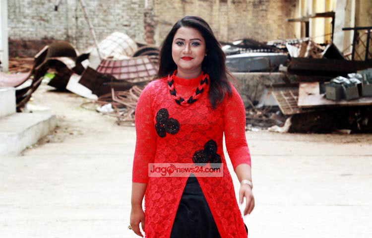 ঝিলিকের সমস্ত স্মৃতি জুড়েই রয়েছে শহুরে মানুষের জীবনধারা। কেননা শহরেই তিনি শৈশব থেকে বড় হয়েছেন। ছবি : এসডি প্রিন্স।