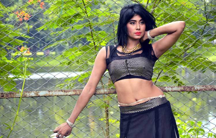 অভিনেত্রী সানিয়া জামান জারা চলচ্চিত্রের রূপালী পর্দায় প্রতিষ্ঠা পাওয়ার জন্য দুর্বার গতিতে ছুটে চলছেন।