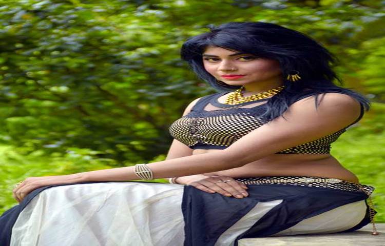 অন্যদিকে জারা শাহ নেওয়াজ শানুর পরিচালনায় &lsquo;বুকের মাঝে প্রেমের আগুন&rsquo; ছবিতে বাপ্পী চৌধুরীর বিপরীতে অভিনয় করেছেন তিনি।