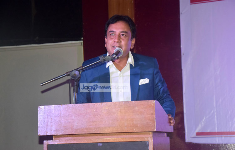 ভালবাসার প্রহর নাটক নিয়ে সংবাদ সম্মেলন বক্তব্য রাখছেন জনপ্রিয় অভিনেতা জাহিদ হাসান। ছবি : মাহবুব আলম।