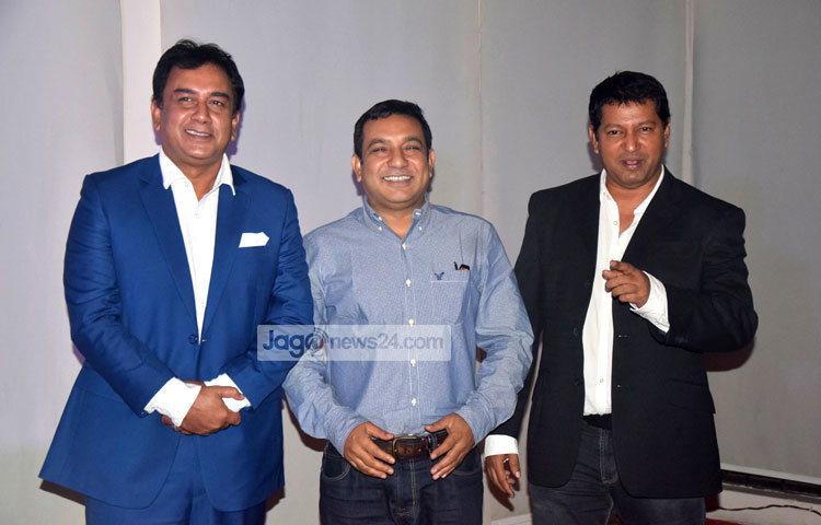 ভালবাসার প্রহর নাটকের সংবাদ সম্মেলন ফটোসেশনে তিন খ্যাতিমান উজ্জ্বল নক্ষত্র জাহিদ হাসান, তৌকীর আহমেদ ও মাহফুজ আহমেদ। ছবি : মাহবুব আলম।