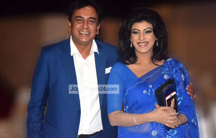 ভালবাসার প্রহর নাটক নিয়ে সংবাদ সম্মেলন হাস্যেজ্জ্বল ভঙ্গিতে জাহিদ হাসান ও সাদিয়া ইসলাম মৌ। ছবি : মাহবুব আলম।