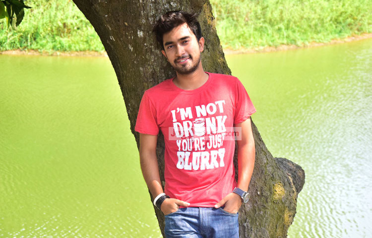 নতুন প্রজন্মের দর্শকপ্রিয় মডেল-অভিনেতা জোভান তার ক্যারিয়ার নিয়ে দুরন্ত গতিতে ছুটে চলছেন। ছবি : মাহবুব আলম।