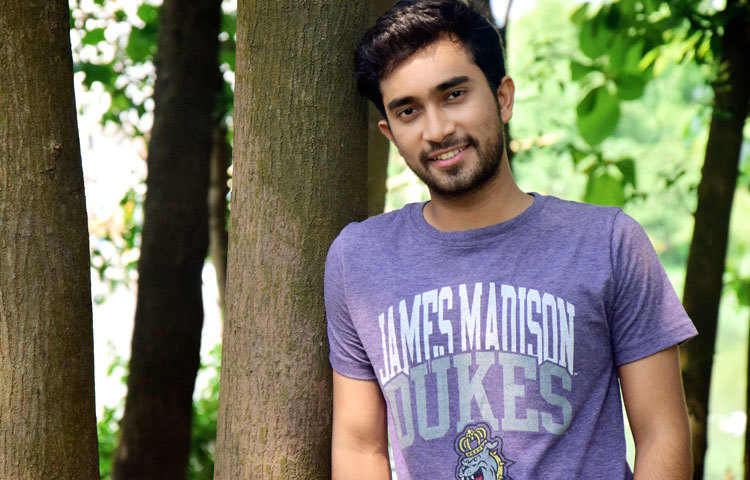 জোভান এরই মধ্যে &lsquo;পলায়ন বিদ্যা&rsquo;, &lsquo;হতাশা চর্চাকেন্দ্র&rsquo;, &lsquo;প্রেমিক আবশ্যক&rsquo;, &lsquo;লাভ ইউ টার্ন&rsquo;সহ&nbsp; বেশ কিছু ঈদের নাটকে অভিনয়ের জন্য চুক্তিবদ্ধ হয়েছেন। ছবি : মাহবুব আলম।