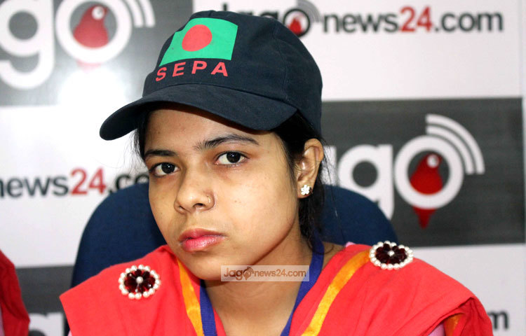 চাকরি পাওয়ায় উচ্ছ্বস প্রকাশ করে রিপা আক্তার জাগো নিউজে বলেন, &lsquo;এইচএসসি শেষ করেই যে চাকরি পেয়ে যাবো তা ভাবিনি। তাই চাকরিটা পেয়ে নিজেকে ভাগ্যবতীই মনে হচ্ছে।&rsquo; ছবি : বিপ্লব দিক্ষিৎ।