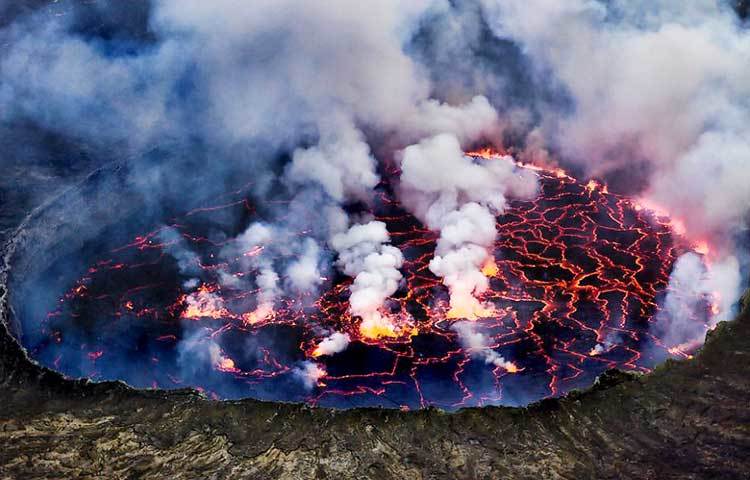 কঙ্গোর &lsquo;নিইরাগঙ্গো&rsquo; আগ্নেয়গিরিটির প্রায় ২ কিমি চওড়া একটি লাভা লেক রয়েছে। ২০০২ সালে শেষ অগ্ন্যুৎপাতটি ঘটে। এতে প্রায় ১৪৭ জন মারা গিয়েছিল।
