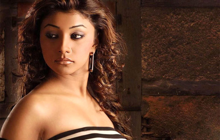 দীপলের এই তিনটি ধারা হচ্ছে গান, অভিনয় ও মডেলিং।