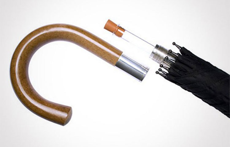 পুরুষদের জন্য তৈরি এ ছাতার নাম মলক্কা ফ্লাস্ক আমব্রেলা। ব্রিটেনে তৈরি এই ছাতার দাম ১২৭০ ডলার। ছাতার হাতলটি তৈরি হয় টিউলিপ কাঠ দিয়ে। এ ছাতাটি ৩৫.৫ ইঞ্চি চওড়া, ৩৮ ইঞ্চি লম্বা।