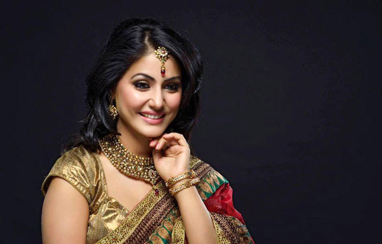 হিনা খান : স্টাইলিশ এ অভিনেত্রী বেছে বেছে মানসম্পন্ন সিরিয়ালে কাজ করছেন।