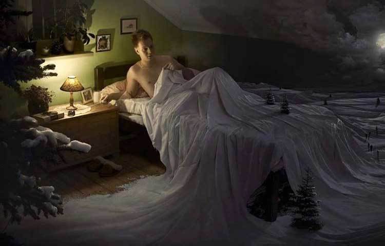 সমস্ত পৃথিবীই যেন বিছানা হয়ে গেছে। ঘরের দেয়াল ভেঙ্গে চাঁদ এবং মেঘ ঢুকে গেছে।