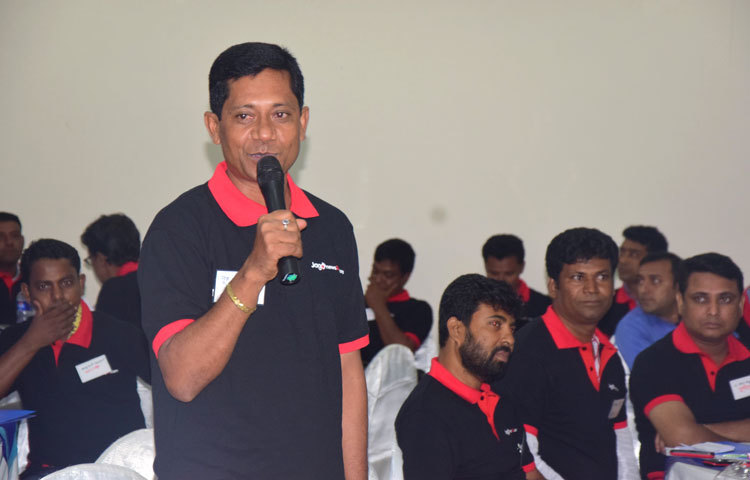 অনুষ্ঠানে বক্তব্য রাখছেন একজন প্রতিনিধি। ছবি : বিপ্লব দিক্ষিৎ। ছবি : মাহবুব আলম।