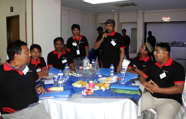 স্যোশাল মিডিয়া বিষয়ক বিশেষ ধারণা জ্ঞাপন করবেন ওয়েব ইনচার্জ হাসিবুল আলম আশিক। ছবি : বিপ্লব দিক্ষিৎ।