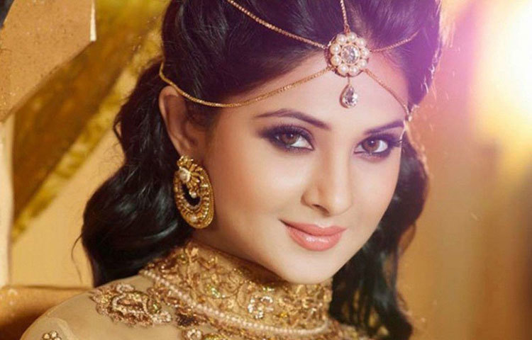 জেনিফার উইঙ্গেট : প্রতিটি চরিত্রের সঙ্গে খুব সহজে মিশে যেতে পারেন তিনি।