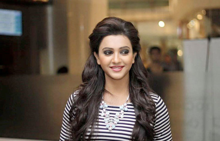 কৌশানীকে মিষ্টি হাসি এবং অভিব্যক্তিপূর্ণ মুখের জন্যই ছবির জন্য পছন্দ করেন পরিচালক রাজ চক্রবর্তী।