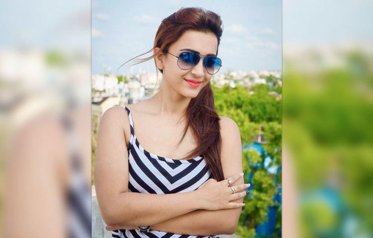 কলকাতার পার্ক স্ট্রিটের অ্যাসেম্বলি অফ গড চার্চ স্কুল থেকে কৌশানী উচ্চমাধ্যমিক পাশ করেছেন।