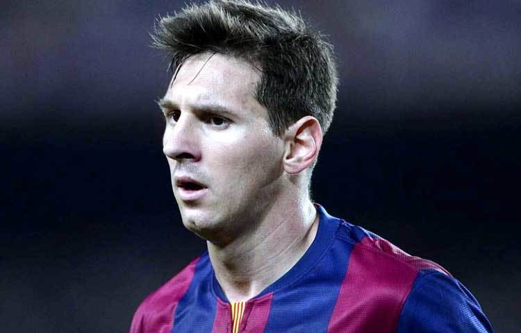 মেসির চুলের এই স্টাইলটি যেন বলবান খেলোয়াড়ের কথাই মনে করিয়ে দেয়।