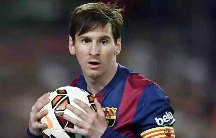 মেসির চুলের এই স্টাইলকে অনেকে লাভার বয় স্টাইল বলে থাকেন।