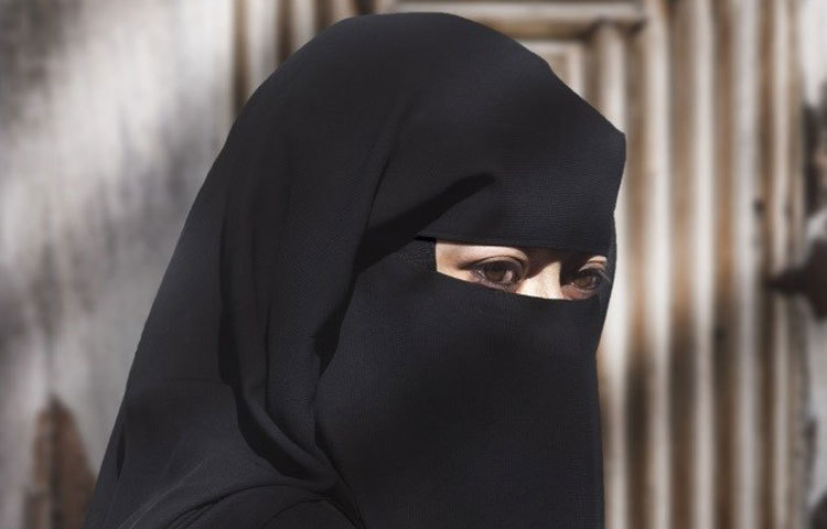 নেদারল্যান্ডস : নেদারল্যান্ডস এখনও বোরকা সম্পূর্ণ নিষিদ্ধ করেনি কিন্তু এর প্রক্রিয়া চলছে। সেই সাথে আইন না মানলে থাকছে বিপুল পরিমাণ অর্থদণ্ড।