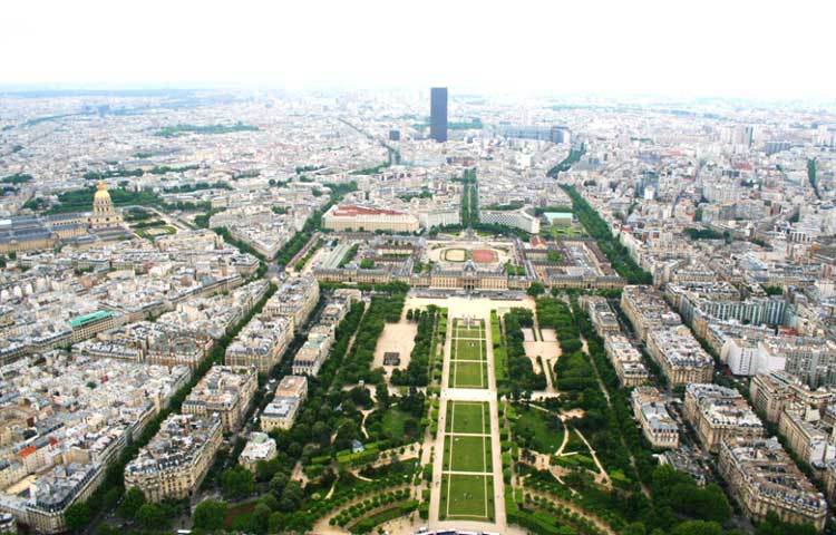 প্যারিস : চিরসুন্দরের শহর ফ্রান্সের প্যারিস। পাখির চোখে দেখতে এই শহরটি অনেক ভালোলাগে।