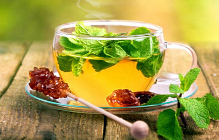 পিপারমেন্ট টি : ঠাণ্ডা লেগে গেলে বা মোশন সিকনেসের সমস্যা কাটাতে পিপারমেন্ট টি খুব ভালো। এ ছাড়াও বমি বমি ভাব, হাঁপানি, ব্যাথা-বেদনা থেকেও মুক্তি দেয় এই চা।