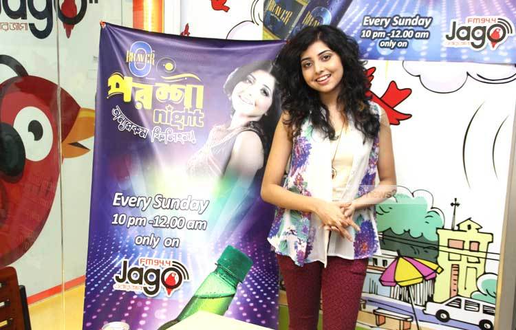 বেসরকারি রেডিও স্টেশন জাগো ৯৪.৪ এফএম-এর &lsquo;ব্রেভার প্রেজেন্টস পড়শী নাইটস অন্যরকম ফিলিংস&rsquo; শীর্ষক একটি অনুষ্ঠানে পড়শী নিয়মিত আরজে হিসেবে শ্রোতাদের মুখোমুখি হবেন।