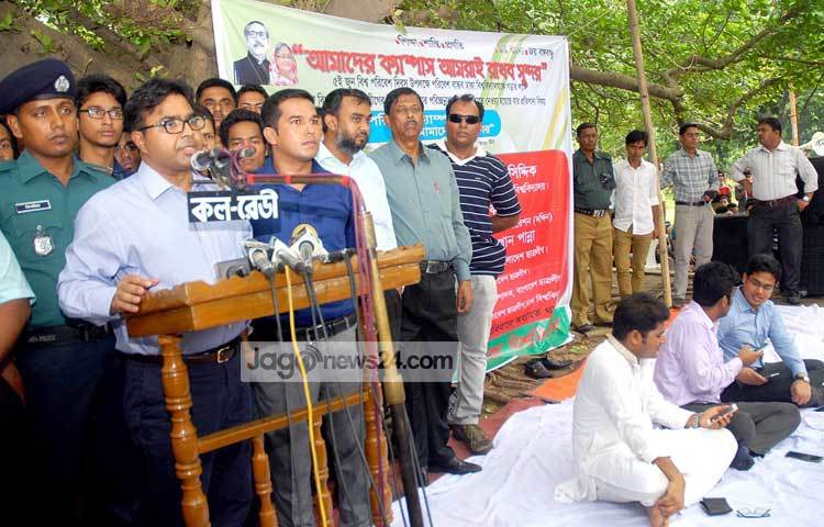 ঢাকা দক্ষিণ সিটি কর্পোরেশনের মেয়র সাঈদ হোসেন চৌধুরী ঢাকা বিশ্ববিদ্যালয়ে &lsquo;আমাদের ক্যাম্পাস রাখবো সুন্দর&rsquo; শীর্ষক একটি অনুষ্ঠানে বক্তব্য রাখছেন। ছবি : বিপ্লব দিক্ষিৎ।