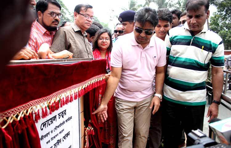 রাজধানীর দোয়েল চত্বর থেকে নগরীর সৌন্দর্যবর্ধন কার্যক্রম উদ্বোধন করেন ঢাকা দক্ষিণ সিটি কর্পোরেশনের মেয়র সাঈদ হোসেন চৌধুরী। ছবি : বিপ্লব দিক্ষিৎ।