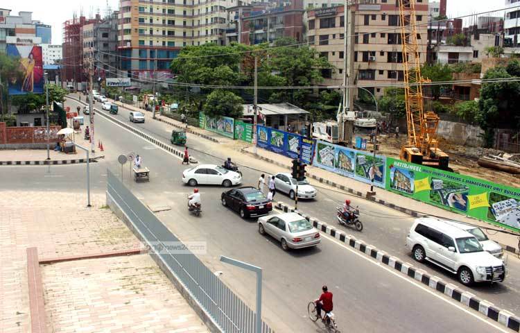 আজ জামায়াতে ইসলামীর ডাকা হরতালে সকালে ঢাকার একটি রাস্তার দৃশ্য। ছবি : বিপ্লব দিক্ষিৎ।