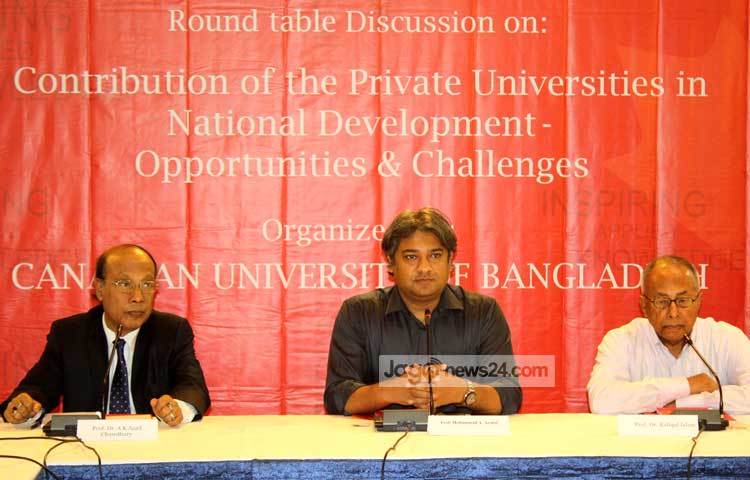 ক্যানাডিয়ান ইউনিভার্সিটি অব বাংলাদেশ গোলটেবিল বৈঠক করছে। ছবি : বিপ্লব দিক্ষিৎ।