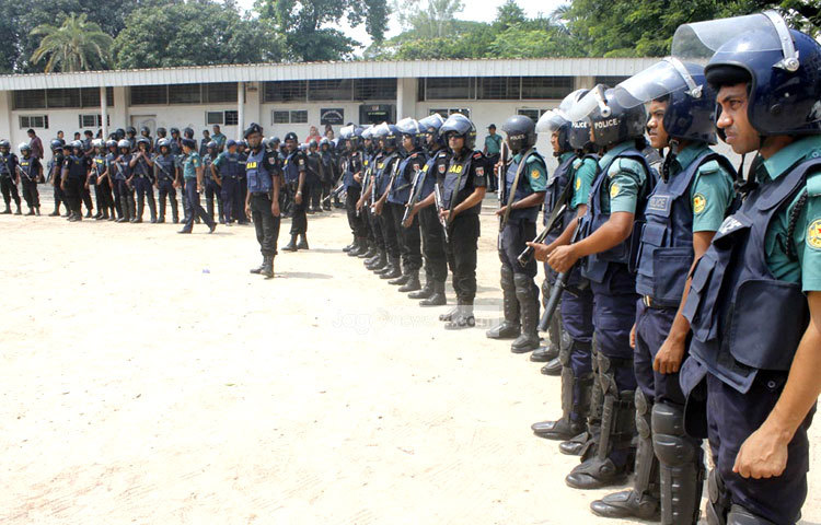 বিএনপি চেয়ারপারসন বেগম খালেদা জিয়ার আদালতে হাজিরা উপলক্ষে নিরাপত্তা ব্যবস্থা জোরদার করা হয়। ছবি : বিপ্লব দিক্ষিৎ।