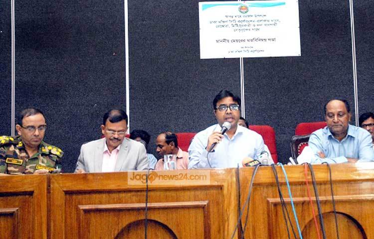 আসন্ন রমজান মাস উপলক্ষে ঢাকা দক্ষিণ সিটি কর্পোরেশেনের মেয়র সাঈদ হোসেন চৌধুরী ব্যবসায়ীদের নিয়ে মতবিনিময় করছেন। ছবি : বিপ্লব দিক্ষিৎ।