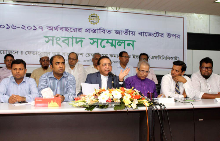 ২০১৬-১৭ অর্থবছরের প্রস্তাবিত বাজেট নিয়ে সংবাদ সম্মেলন করছে এফবিসিসিআই। ছবি : বিপ্লব দিক্ষিৎ।
