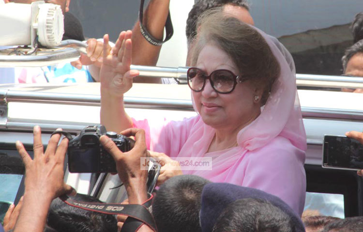 উল্লেখ্য, জিয়া চ্যারিটেবল ট্রাস্টের নামে অবৈধভাবে তিন কোটি ১৫ লাখ ৪৩ হাজার টাকা আত্মসাতের অভিযোগে ২০১০ সালের ৮ আগাস্ট পাঁচজনের বিরুদ্ধে তেজগাঁও থানায় এ মামলা করে দুর্নীতি দমন কমিশন (দুদক)। ছবি : বিপ্লব দিক্ষিৎ।