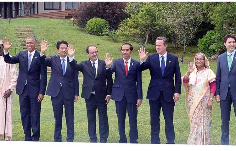 জি-৭ সম্মেলনে মার্কিন প্রেসিডেন্ট বারাক ওবামা, জাপানের প্রধানমন্ত্রী শিনজো আবে, ব্রিটেনের প্রধানমন্ত্রী ডেভিড ক্যামেরন ও ইতালির প্রধানমন্ত্রী মাত্তিও রেনজিসহ বিশ্ববরেণ্যে রাষ্ট্রনায়কদের সঙ্গে প্রধানমন্ত্রী শেখ হাসিনা।