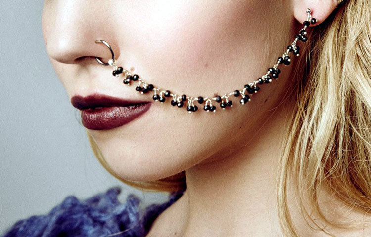 যে নারীর নাক সুঁচালো তিনি সবার প্রিয়।