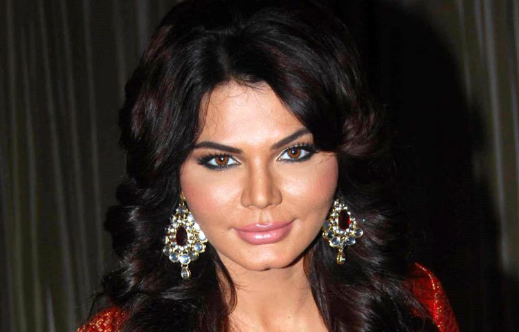 ঠোঁট বড় হলে তারা নাকি খুব মুখরা হয়।