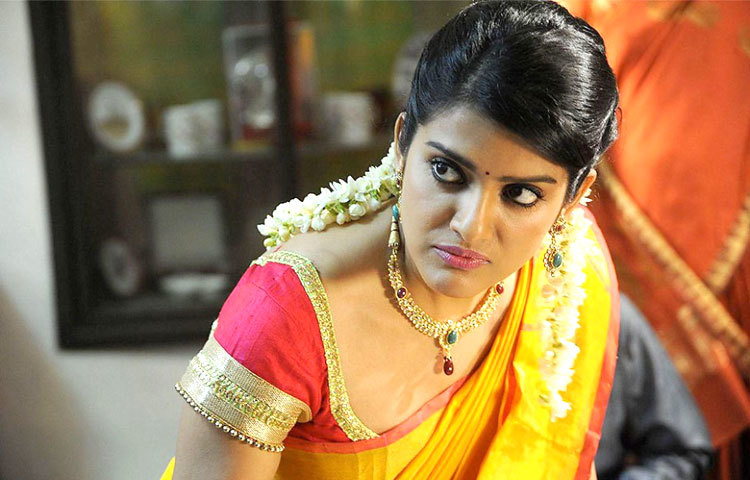 বিশাখা রূপ ও সৌন্দর্যের কারণে সুন্দরী প্রযোজক হিসেবে খ্যাতি লাভ করেছেন।