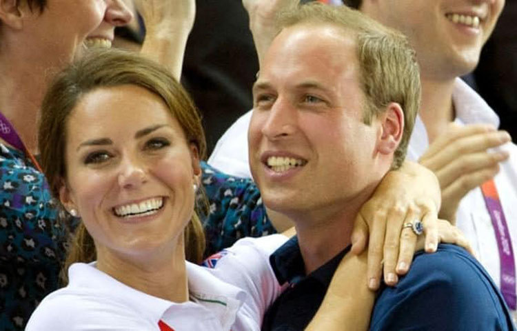 ২০১২ সালের অলিম্পিক খেলা দেখার সময় আনন্দ করছে উইলিয়াম ও কেট।