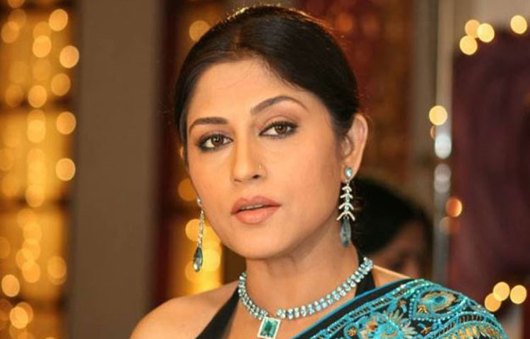 রূপা গঙ্গোপাধ্যায় : এক বছর হল যোগ দিয়েছেন বিজেপিতে। বিধানসভা ভোটে লক্ষ্মীতন শুক্লর কাছে হেরে গেলেও বর্তমানে রাজ্যসভার সাংসদ।