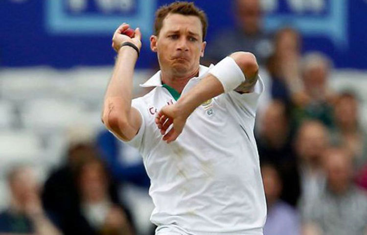 ডেল স্টেইন : দক্ষিণ আফ্রিকান পেসার মাত্র ১৯টি উইকেট নিয়েছেন এই সময়ের মধ্যে। তুলনায় অনেক বেশি ফর্মে থাকা তার স্বদেশীয় কাগিসো রাবাদা বাদ পড়েছেন।